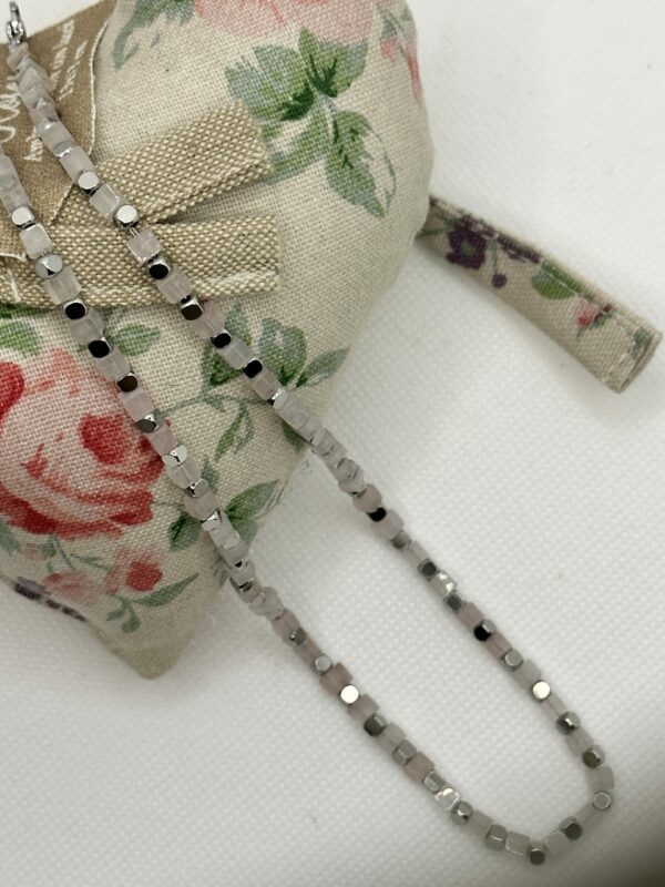 Collana con pepite rosa
