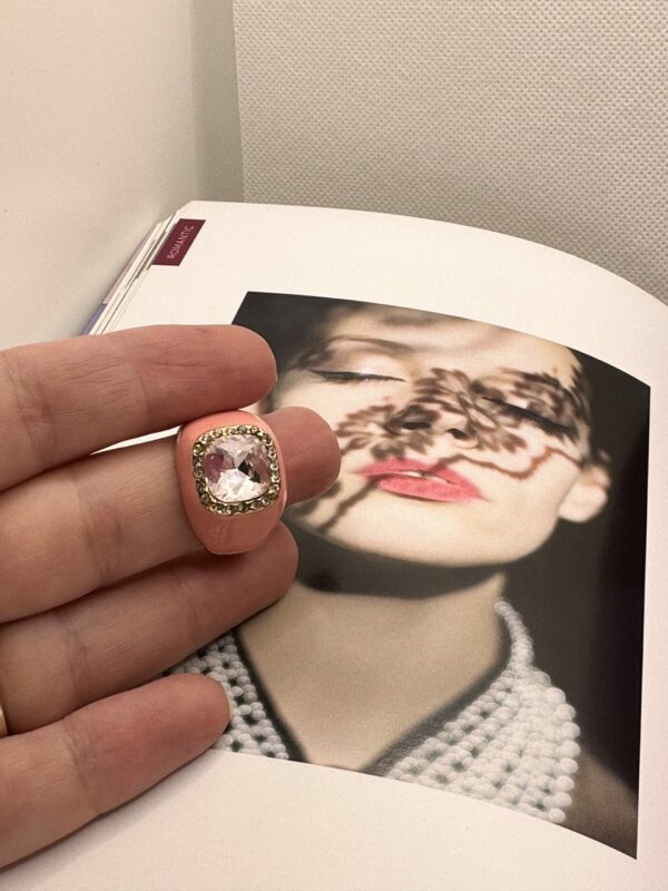 Anello con cristallo e smalto - immagine 3
