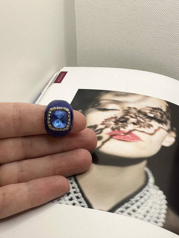 Anello con cristallo e smalto - immagine 2