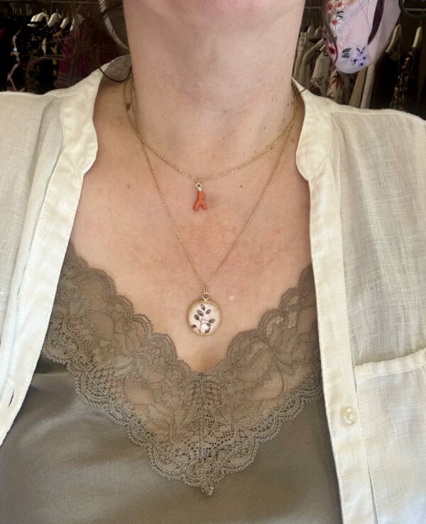 Collana girocollo corallino resina - immagine 5