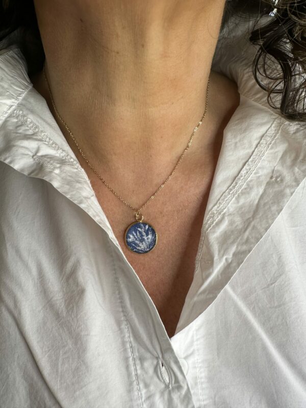 Collana girocollo piattina blu - immagine 4