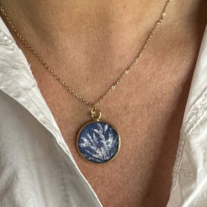 Collana girocollo piattina blu