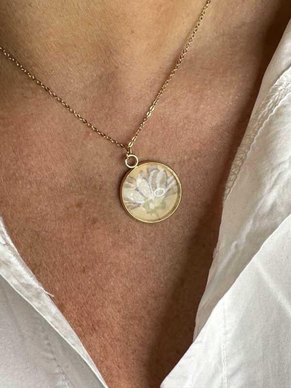 Collana girocollo con piattina ramage