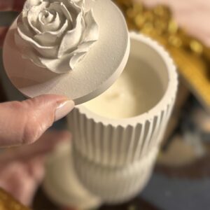 Candela in giara di ceramica artigianale " Fiori chiari"