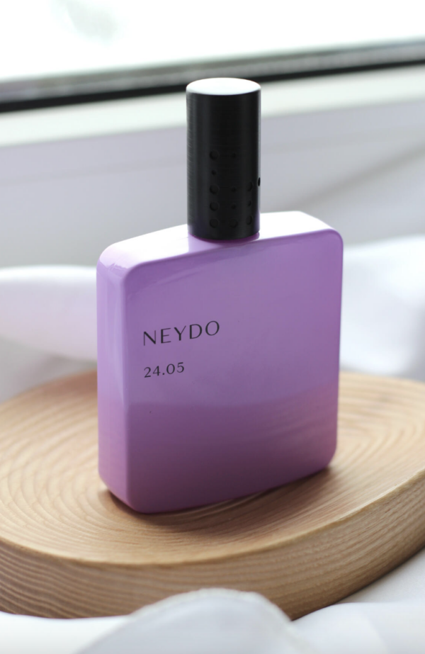 Fiery Fig 24.05 di NEYDO unisex