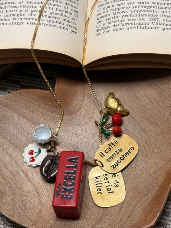 Collana "Il caffè senza zucchero è da serial killer "