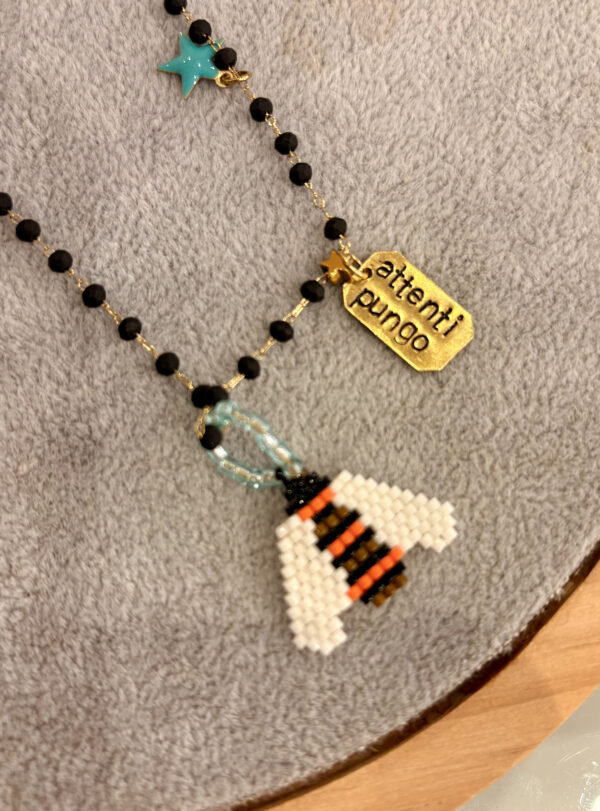 Collana " Attenti pungo!"